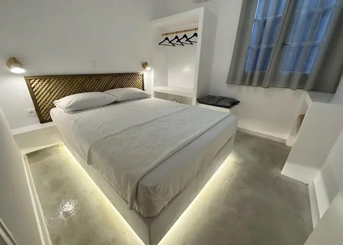 Dreamy Island Escape In Paros Naousa (Paros)