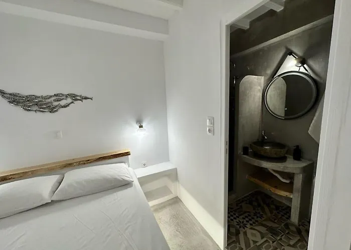 Dreamy Island Escape In Paros